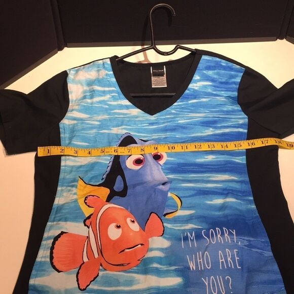 Disney Finding Nemo Finding Dori Nursing Scrub Top Size Small - Picture 8 of 11